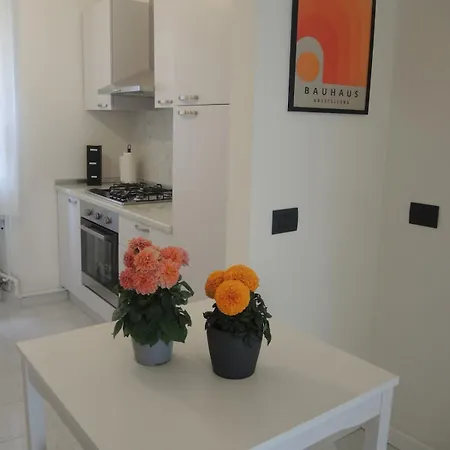 Apartment Vibe House - Modern 5 Min Walk To Center Como