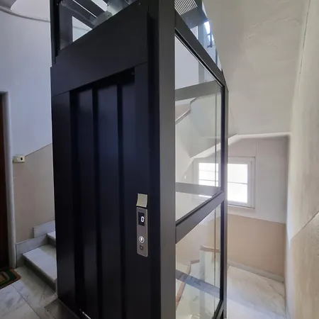 Vibe House - Modern 5 Min Walk To Center Apartment *